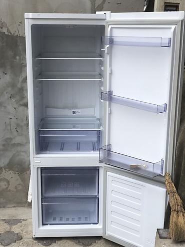 Холодильник Beko с нижней морозильной камерой - Классическая белая