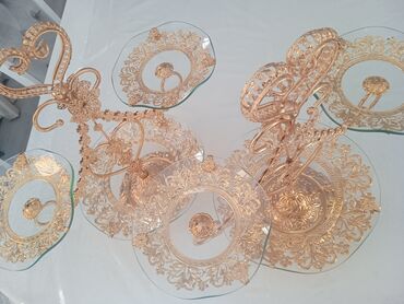 стаканы для коктейлей: Набор декоративных этажерок/подставок для сервировки в классическом