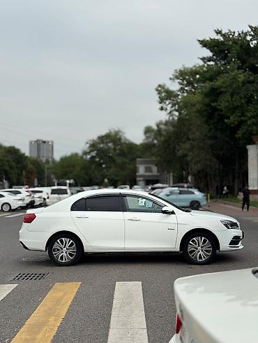 Geely: Geely Emgrand: 2018 г., Электромобиль, Седан — 3