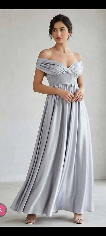 givenchy duks: Elegantna duga haljina u sedefasto srebrnoj boji. - Kroj: A-linija sa — 1
