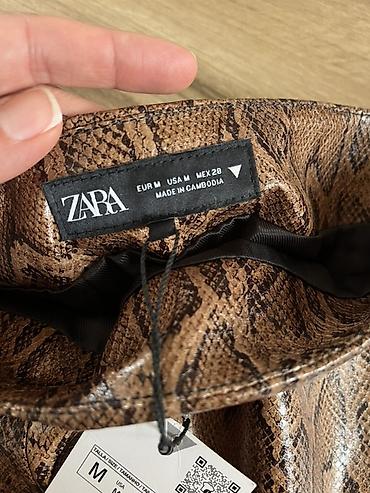 zara cizme ugg: ZARA mini suknja sa zmijskim printom - Brend: ZARA - Model: mini — 1