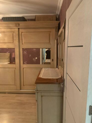 Mənzil kirayələyirəm: 4 otaqlı, 110 kv. m -da lalafo.az — 7 Mənzil kirayələyirəm: 4 otaqlı, 110 kv. m — 7