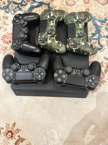 где купить sony playstation 4: Ps 4 1Tb 6 dənə üstündə pult verilir GTA5 disk üstündə veriləcək real