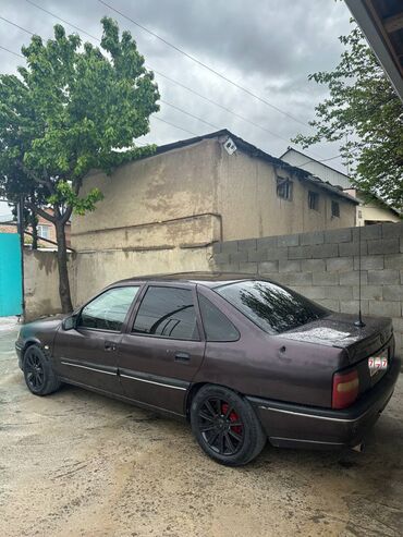 бугатти машина: Opel Vectra: 1992 г., 1.8 л, Механика, Бензин, Седан