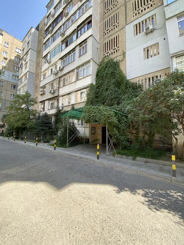 снять квартиру на долгое время: 3 комнаты, 82 м², 106 серия, 1 этаж, Косметический ремонт