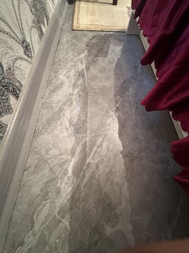 Köhnə tikili: Satılır: Mənzil (şəkillərdə göstərilən) - Plan: 2 otağa çevrilə — 5