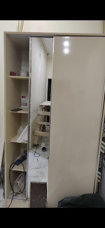 yataq trafosu: Sürgülü qapılı dolab - Material: laminat/MDF lövhə, parlaq krem — 1