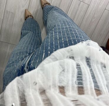 джинсы прямые: Клеш, Высокая талия, Со стразами