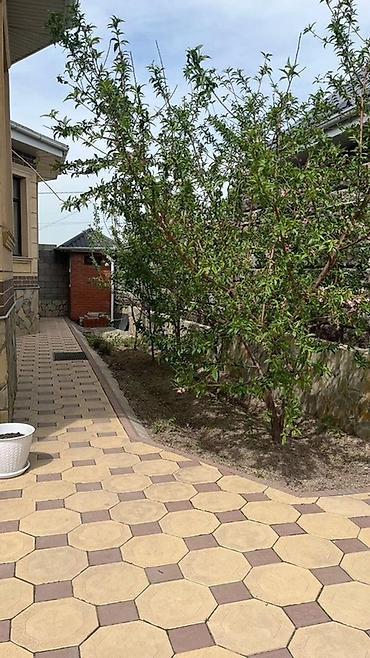 Продажа коттеджей и домов: Продается благоустроенный дом в ж/м Арча/Бешик. Дом расположен по — 15