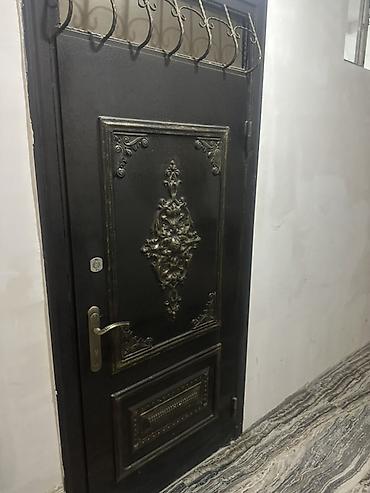 demir seyf qapi: Metall qapı – dekorativ relyefli, klassik dizayn - Material: qalın — 2
