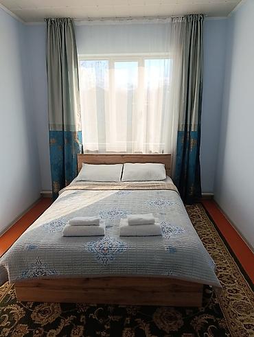 Посуточная аренда комнат: Теплый, светлый, просторный гостевой дом в г.Каракол - Спальня с — 7