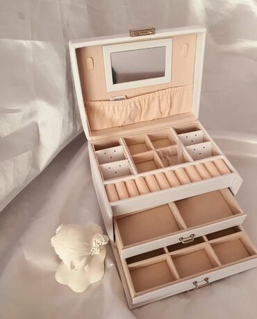 Digər bijuteriyalar: Zərgərlik qabı – çox bölməli, qutu tipli organizer - Rənglər: tünd -da lalafo.az — 5 Digər bijuteriyalar: Zərgərlik qabı – çox bölməli, qutu tipli organizer - Rənglər: tünd — 5