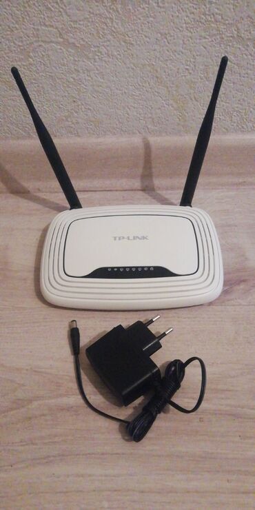 Модемы и сетевое оборудование: Wi-Fi роутер, хорошее состояние, отлично работает, 2 антенный. TP-LINK
