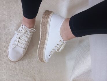 columbia patike: H&M, 39, color - White at lalafo.rs columbia patike: H&M, 39, color - White
