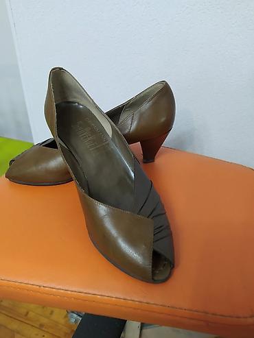 Туфли: Продаю туфли,в хорошем состоянии, производство Испания, размеры 38- — 7