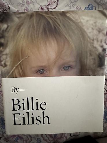 Фотокнига Billie Eilish с её автографом! Включает редкие фотографии lalafo.az -da Фотокнига Billie Eilish с её автографом! Включает редкие фотографии