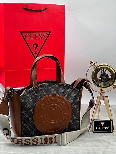 Torbe: Ženske torbe 
4900 din
pb — 8