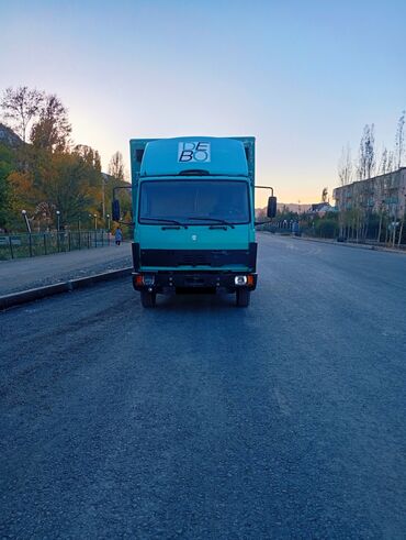 вольво тягач фш12: Жеңил жүк ташуучу унаа, Mercedes-Benz