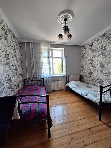 2 ci mikrorayon: Bakı, Bakıxanov qəs., 4 otaqlı, Köhnə tikili, m. Neftçilər, 72 kv. m — 4