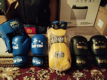 боксный перчатки: Набор экипировки для бокса/кикбоксинга. Состав: - Боксерский шлем