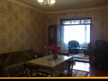 salyan rayonu: 4 otaqlı, 71 kv. m, Təmirsiz