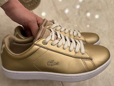 Qadın ayaqqabıları: Lacoste qadın krossovkası – Carnaby Evo 118 1 SPW - Rəng: metalik — 1