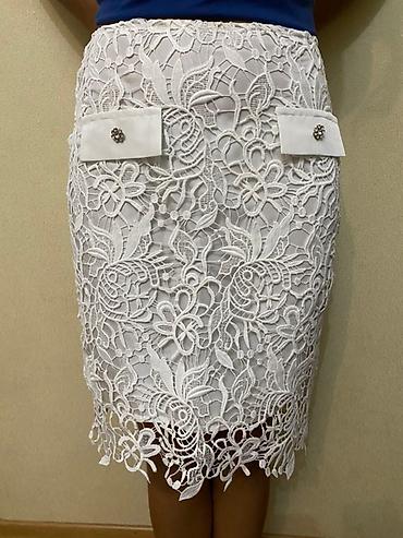 Ətəklər: Ağ rəngli, dantel fakturalı qadın ətəyi. - Model: “BSY dantel daşlı — 2