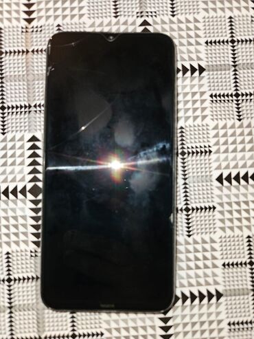 havalandırma sistemi: Məhsul: Xiaomi Redmi smartfon Xüsusiyyətlər: - Rəng: Ağ (şüşə arxa