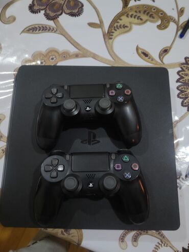 ps4 alışı: PS4 silim 2 pult(gta 5 diski ve cyperbunk oyunu ile ) ter temizdi her