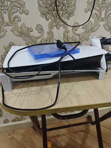 Кастрюли: Demək olar ki heç istifadə olunmayıb.ustunde bir ədəd oyun diski