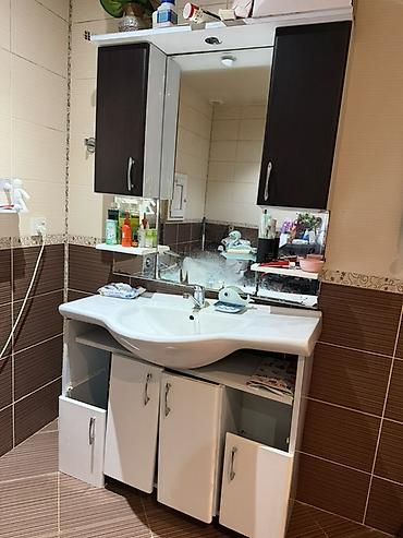 divar refleri: Hamam üçün lavabo və şkaf dəsti - Komplekt: yuxarı hissədə güzgülü — 2