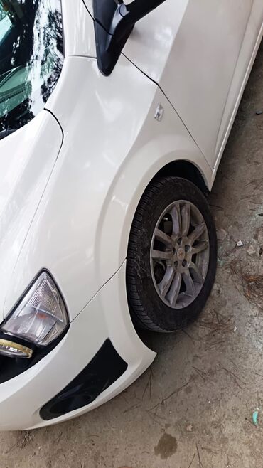 Chevrolet: Chevrolet Aveo: 1.6 l | 2015 il 220000 km Sedan — 4