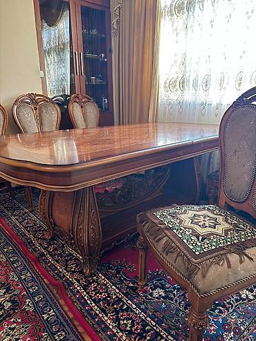Klassik üslubda yemək otağı dəsti - Stol: Korpus və ayaqlarda zəngin