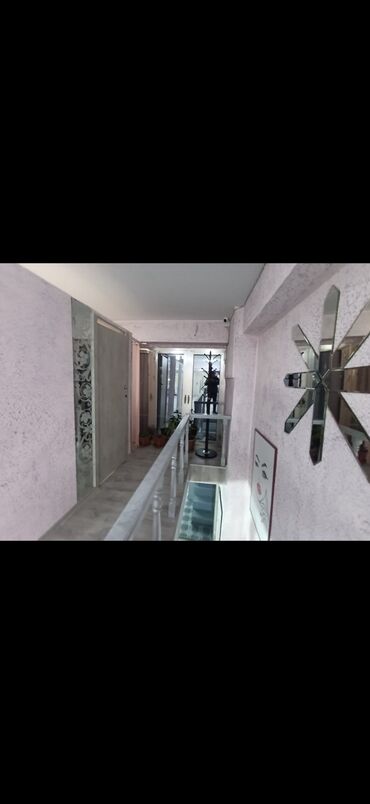 Digər kommersiya daşınmaz əmlakı: Gözəllik salonu əşyalar daxil hər şeyi ilə arendaya verilir. Ətraflı — 13