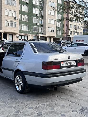 Volkswagen: Volkswagen Vento: 1993 г., 1.8 л, Кол менен иштөөчү, Бензин, Седан — 5