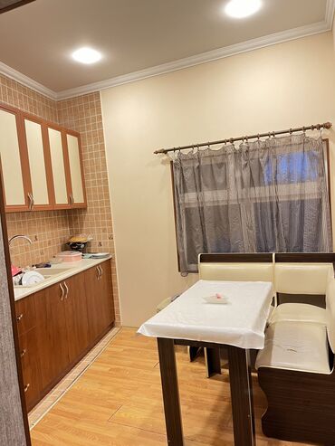 Uzunmüddətli kirayə evlər: Ev 4 otaq,mətbəx,koridor və tualet hamamdan ibarətdir.Şəxsi əşyalar — 9