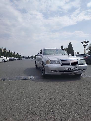 mercedes 208 d: Mercedes-Benz 220: 2.2 l | 1999 il Sedan — 3