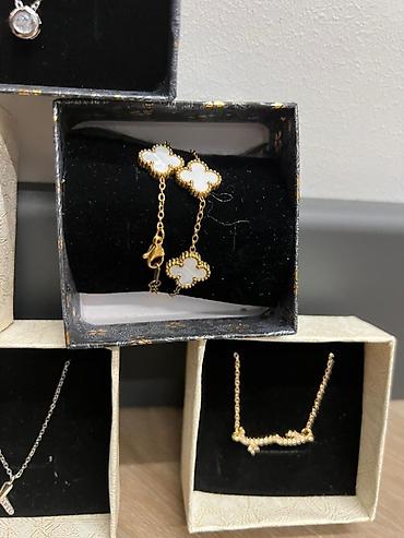 Наборы украшений: Набор украшений: браслеты и подвески. цена 350 за цепочки И — 10