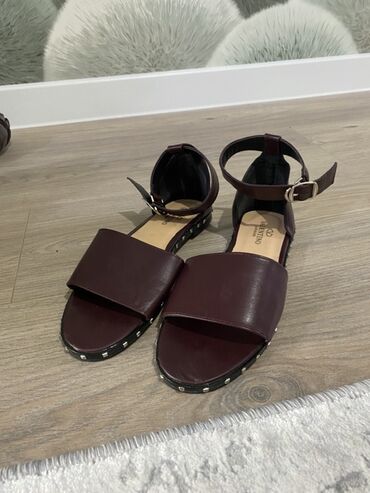 летние обувь: Женские сандалии Valentino Garavani - Цвет: насыщенный бордовый