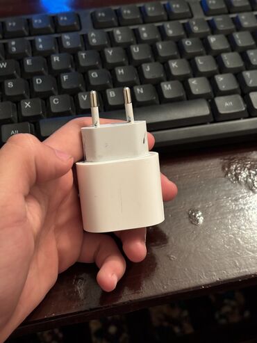 komputer adapter: Adapter Apple, 20 Vt, İşlənmiş