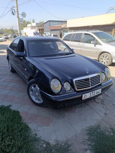 меняю скот на авто: Элегантный седан Mercedes-Benz E-Class черного цвета с характерными