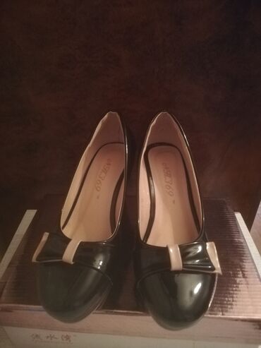 Digər ayaqqabılar: Qadın ayaqqabıları 2 ci əl. Çox az istifadə olunub. Təzə kimi. Bir — 4