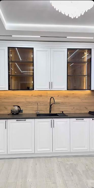 silver kitchen: Кухонный гарнитур в классическом стиле с современными акцентами - — 1