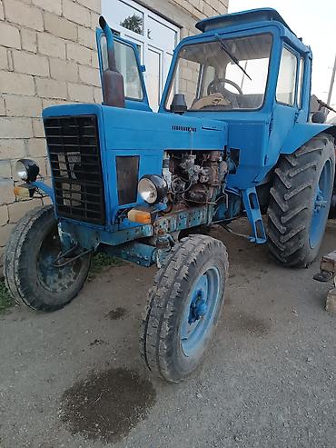 ucuz avtomabillər: Mavi rəngli MTZ tipli təkərli kənd təsərrüfatı traktoru.İli 1990 — 4