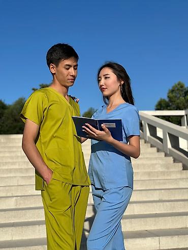 Медициналык кийим: Медицинский костюм (scrubs) унисекс - Комплект: топ с V-образным — 8