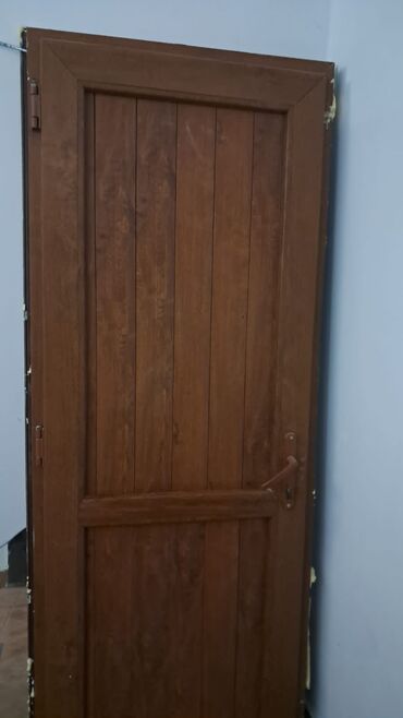 Divanlar: Plastik qapi satilir əla vəzyətdə,olcu 80×2.Qiymət 120man.Unvan Həzi