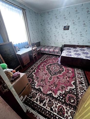 Продажа коттеджей и домов: Продаётся двухэтажный дом с участком 4 сотки. В городе Чолпон-Ата — 9