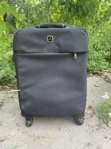 хозяйственная сумка на колесиках: Качественный МАЛЕНЬКИЙ чемодан Есть потертости, но все работает