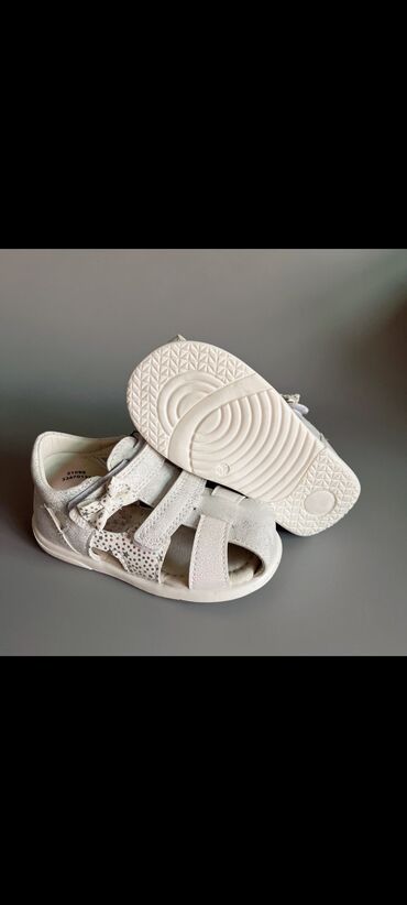 Детская обувь: Продаю новые босоножки на девочку размер 23 на стопу 13.5-14 см