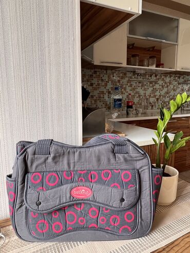 мамская сумка: Мамская удобная сумка. Состояние отличное. Турецкое. Замки рабочие